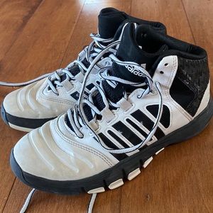 ADIDAS Basketball 🏀 Youth size 5 boys girls